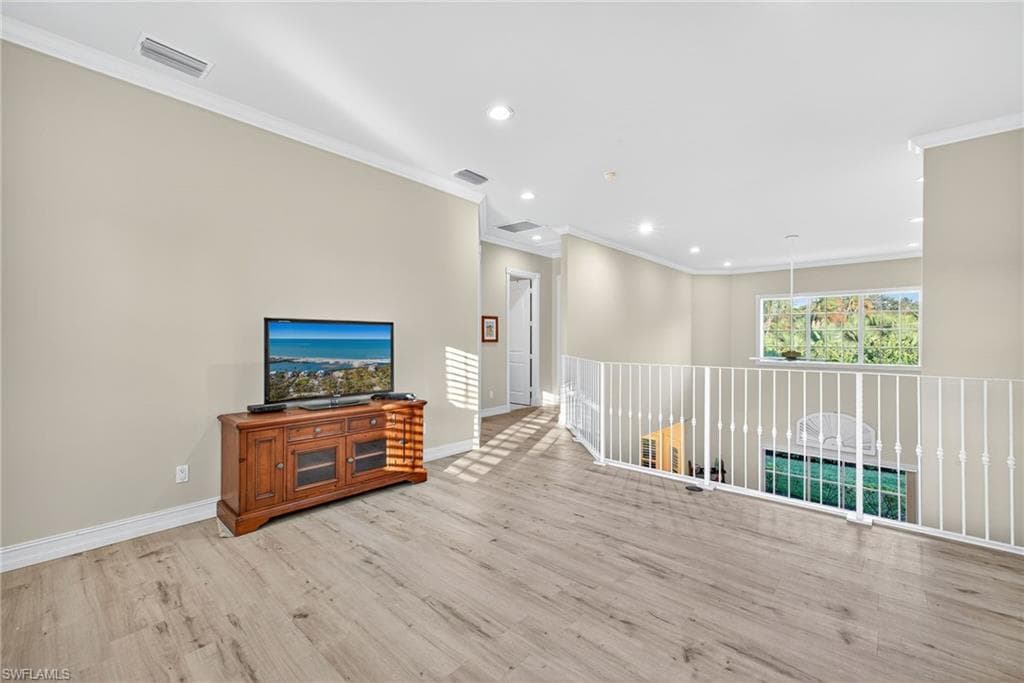 4822 Europa Dr, Naples, FL 34105-15