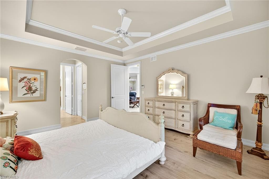 4822 Europa Dr, Naples, FL 34105-19