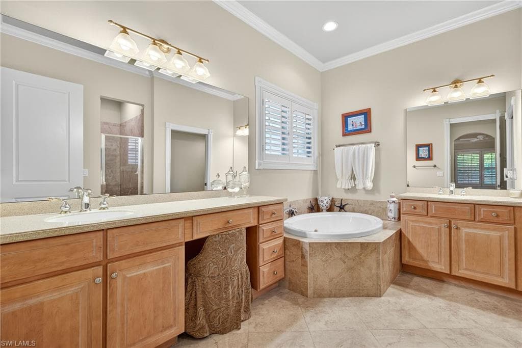 4822 Europa Dr, Naples, FL 34105-21