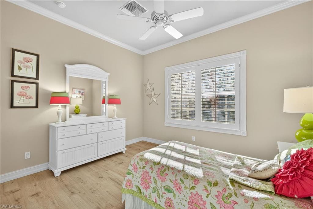 4822 Europa Dr, Naples, FL 34105-23