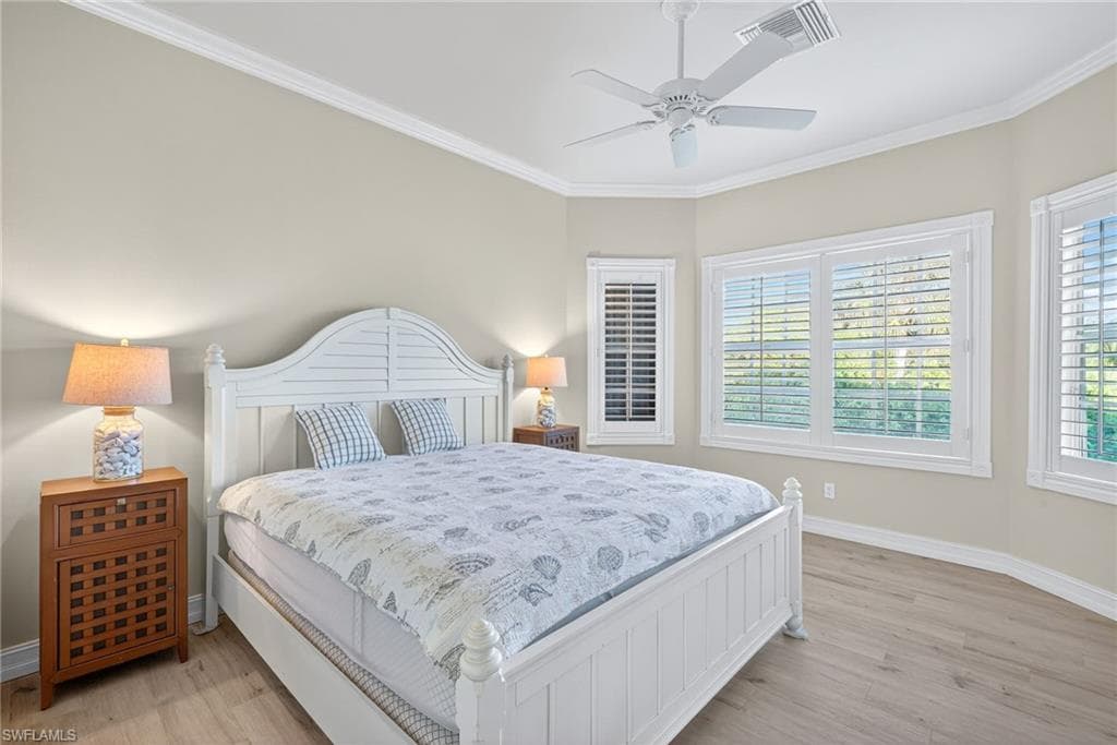 4822 Europa Dr, Naples, FL 34105-25