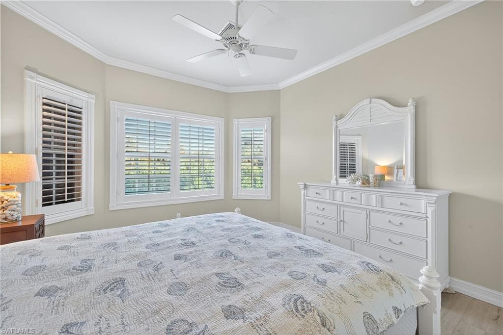 4822 Europa Dr, Naples, FL 34105-26