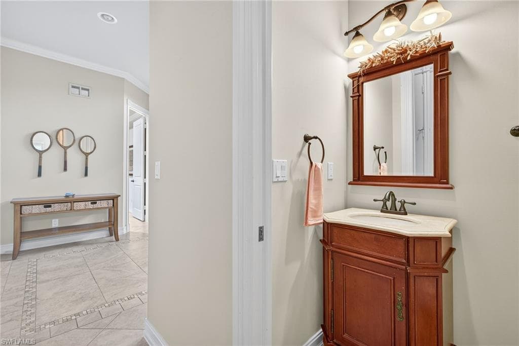 4822 Europa Dr, Naples, FL 34105-27