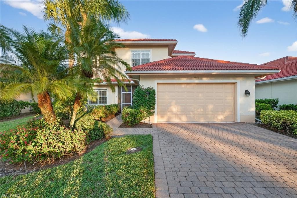4822 Europa Dr, Naples, FL 34105-1