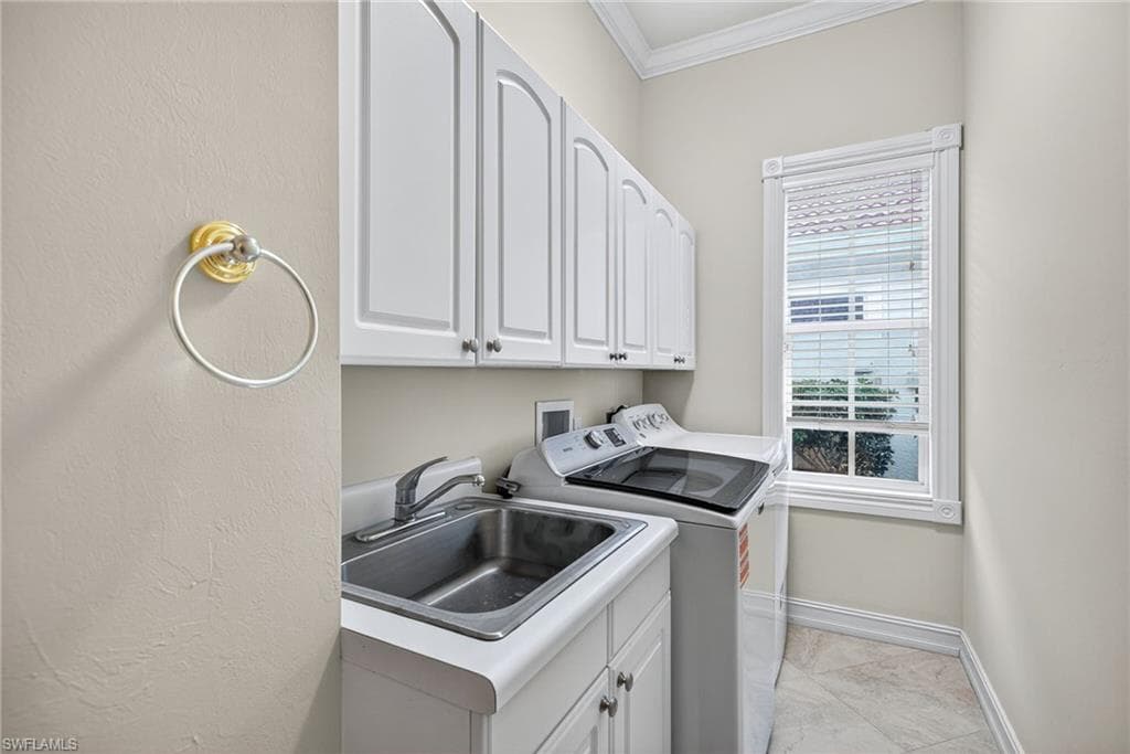 4822 Europa Dr, Naples, FL 34105-28