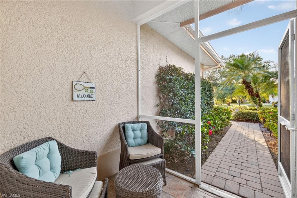 4822 Europa Dr, Naples, FL 34105-3