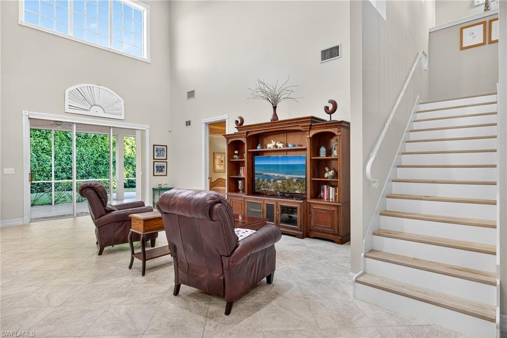 4822 Europa Dr, Naples, FL 34105-4