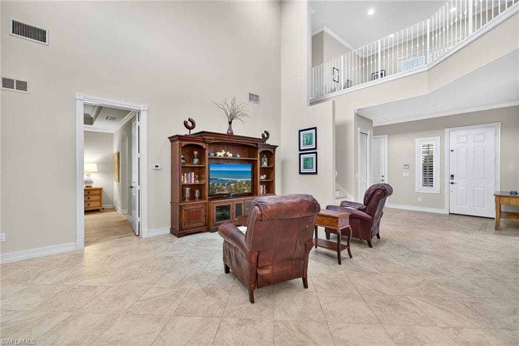 4822 Europa Dr, Naples, FL 34105-5