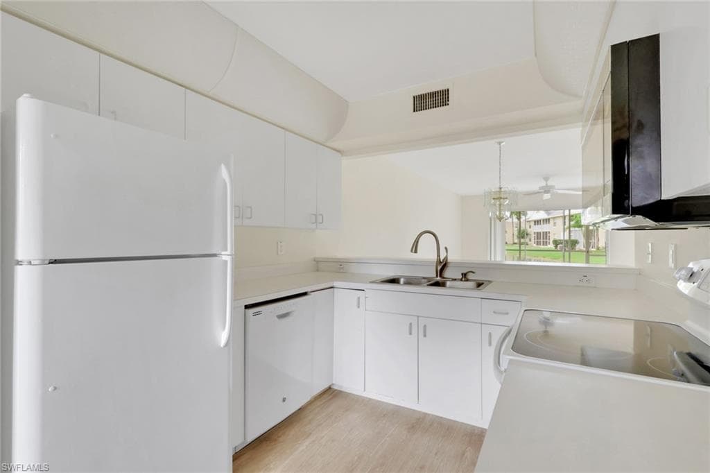 162 Pebble Shores Dr 104, Naples, FL 34110-12