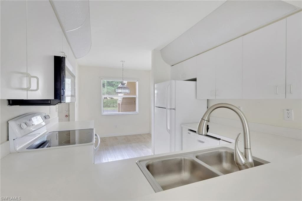 162 Pebble Shores Dr 104, Naples, FL 34110-13