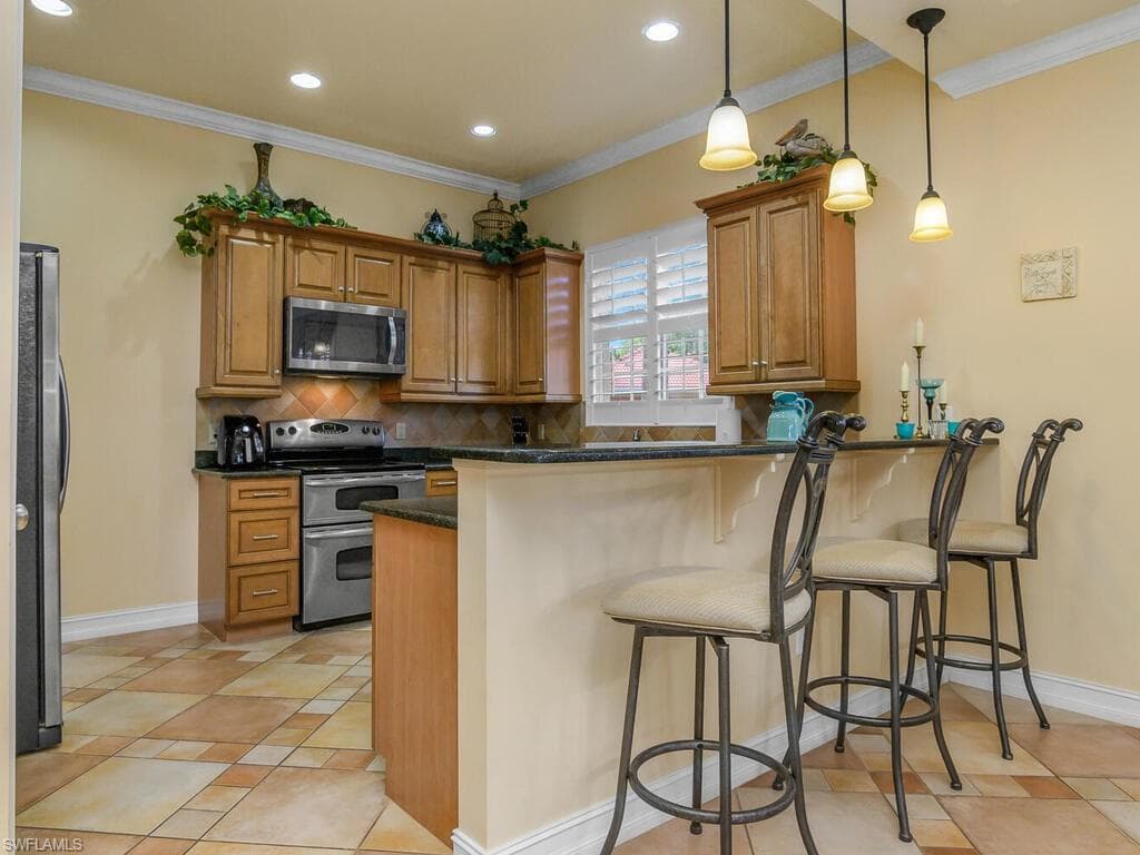 3572 Corinthian Way, Naples, FL 34105-8