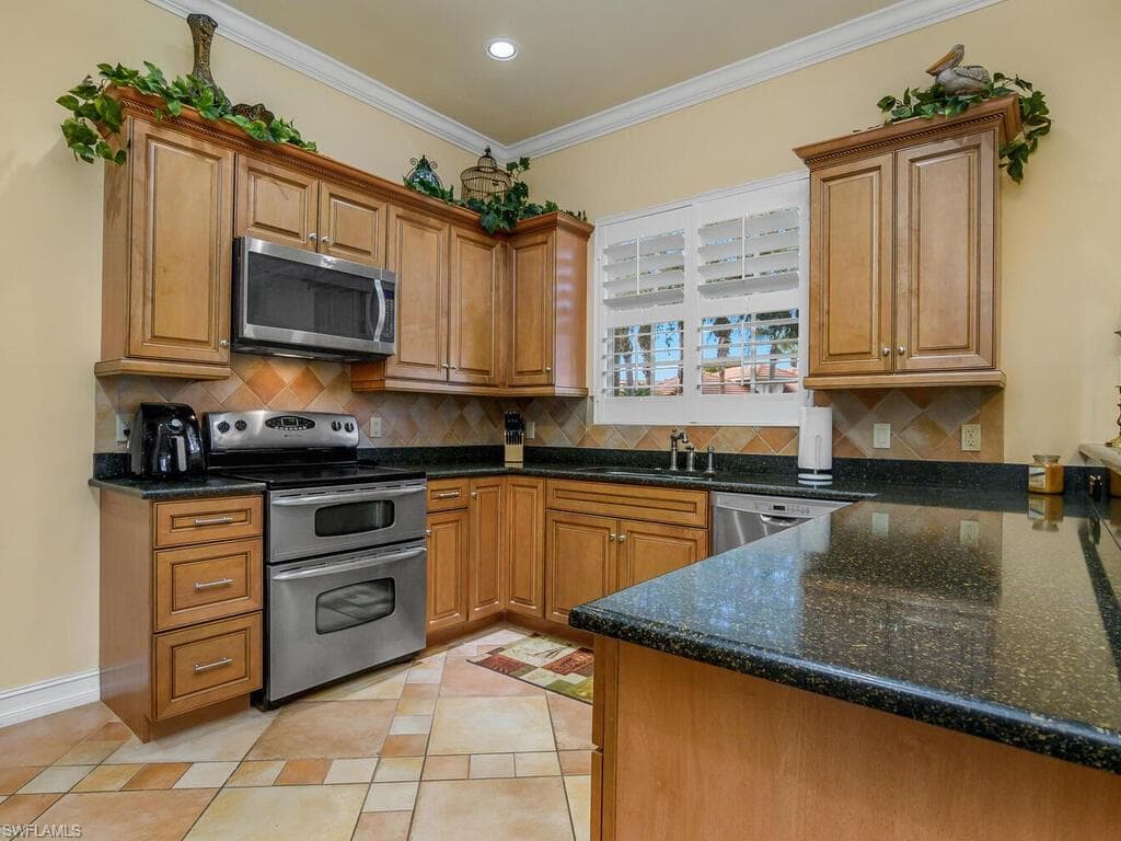 3572 Corinthian Way, Naples, FL 34105-9