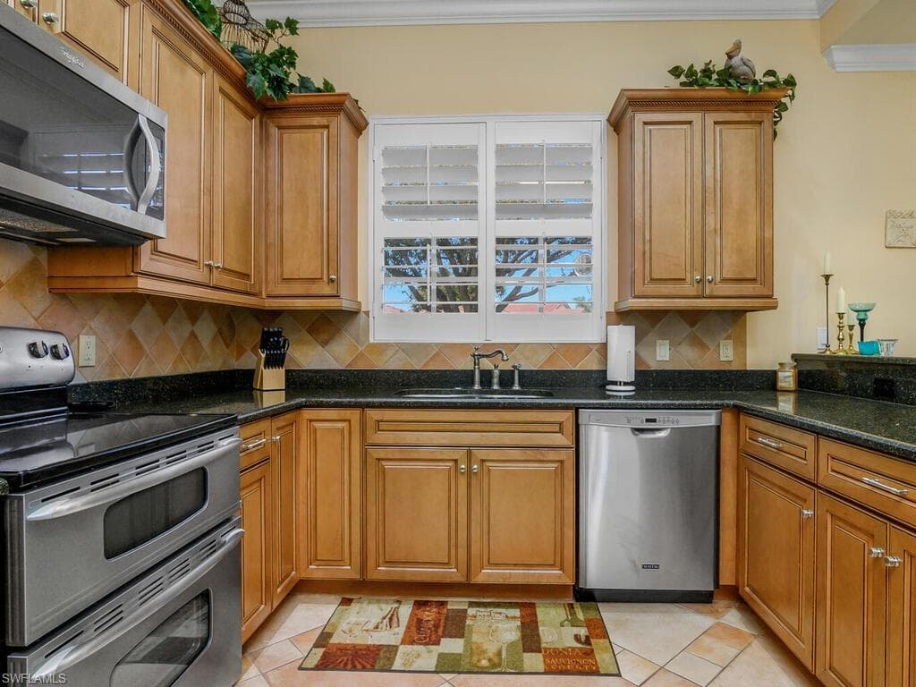 3572 Corinthian Way, Naples, FL 34105-10