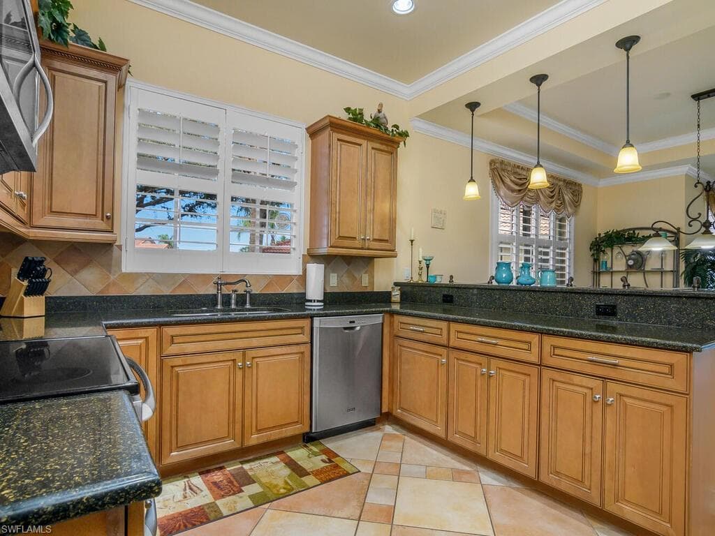 3572 Corinthian Way, Naples, FL 34105-11