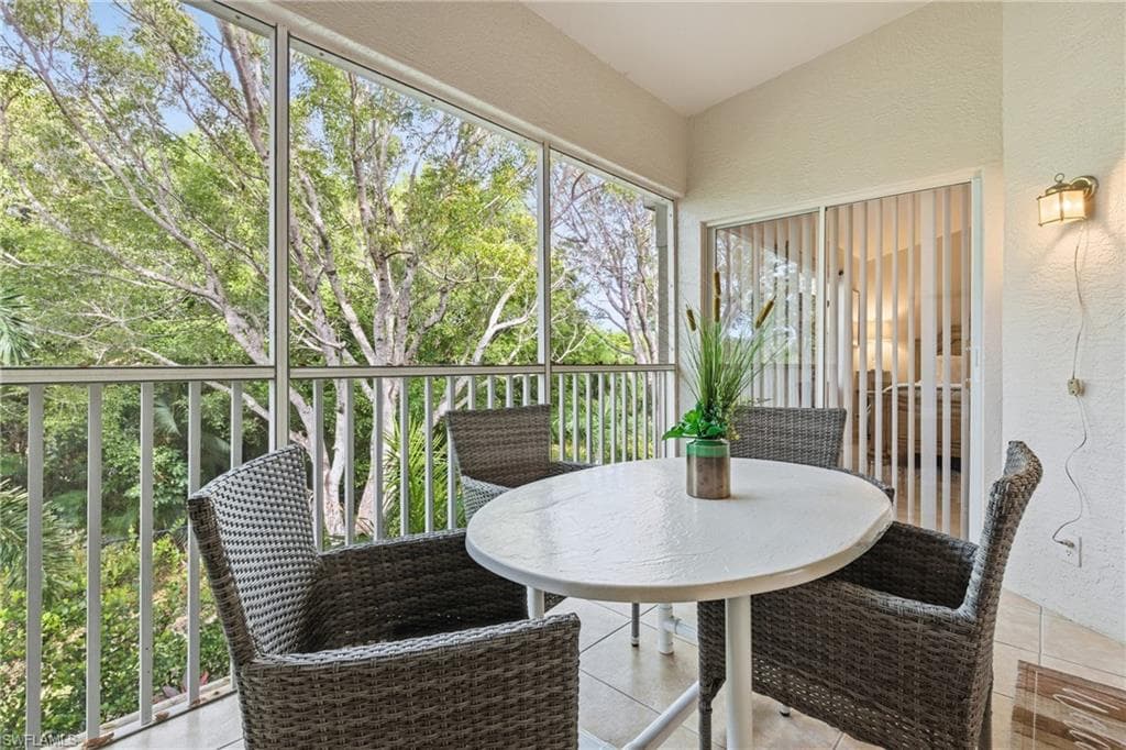 1295 Sweetwater Cv 8203, Naples, FL 34110-32