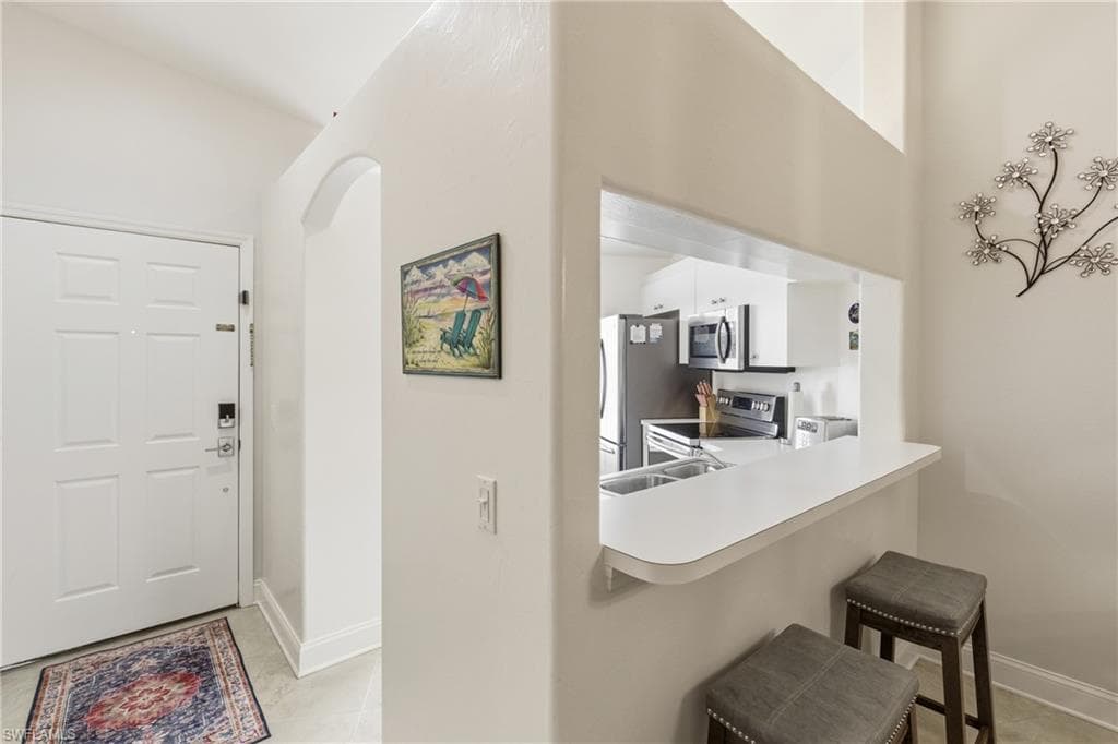 1295 Sweetwater Cv 8203, Naples, FL 34110-4