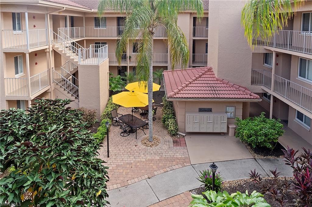 1075 Foxfire Ln 310, Naples, FL 34104-19