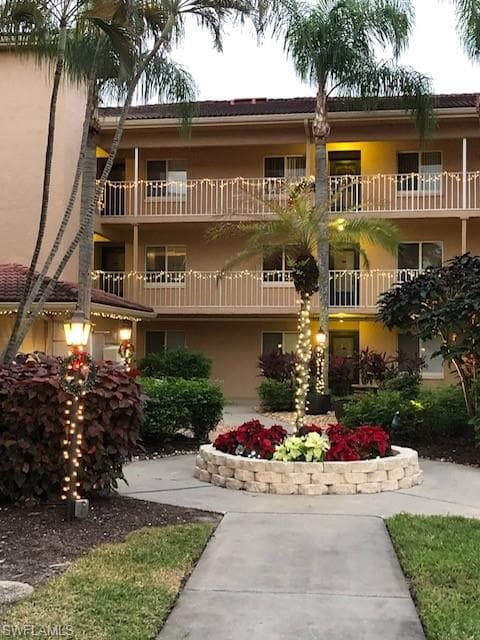 1075 Foxfire Ln 310, Naples, FL 34104-21