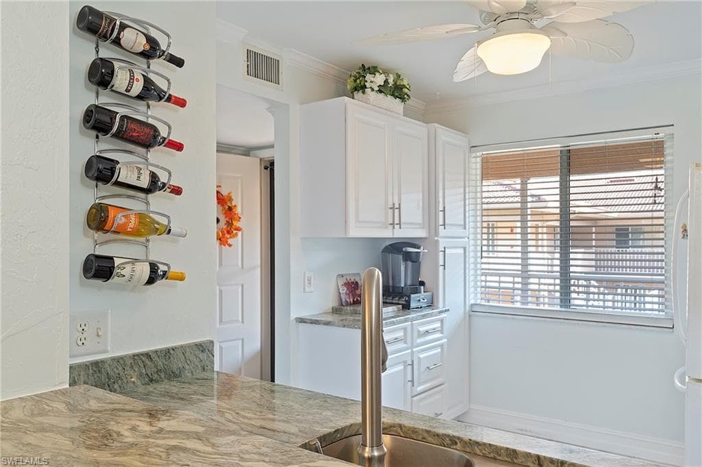 1075 Foxfire Ln 310, Naples, FL 34104-4