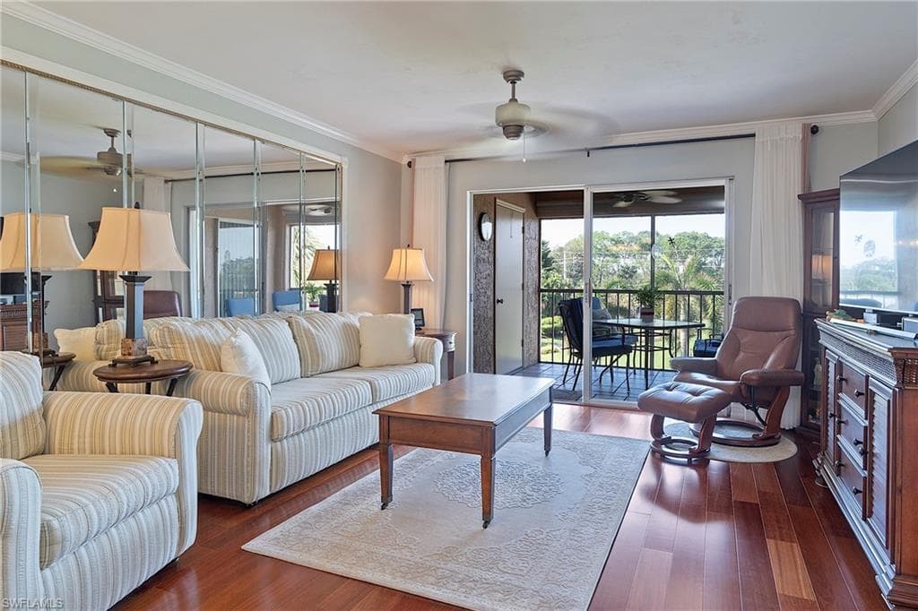 1075 Foxfire Ln 310, Naples, FL 34104-7