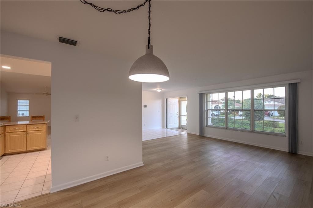 30 Wickliffe Dr, Naples, FL 34110-9