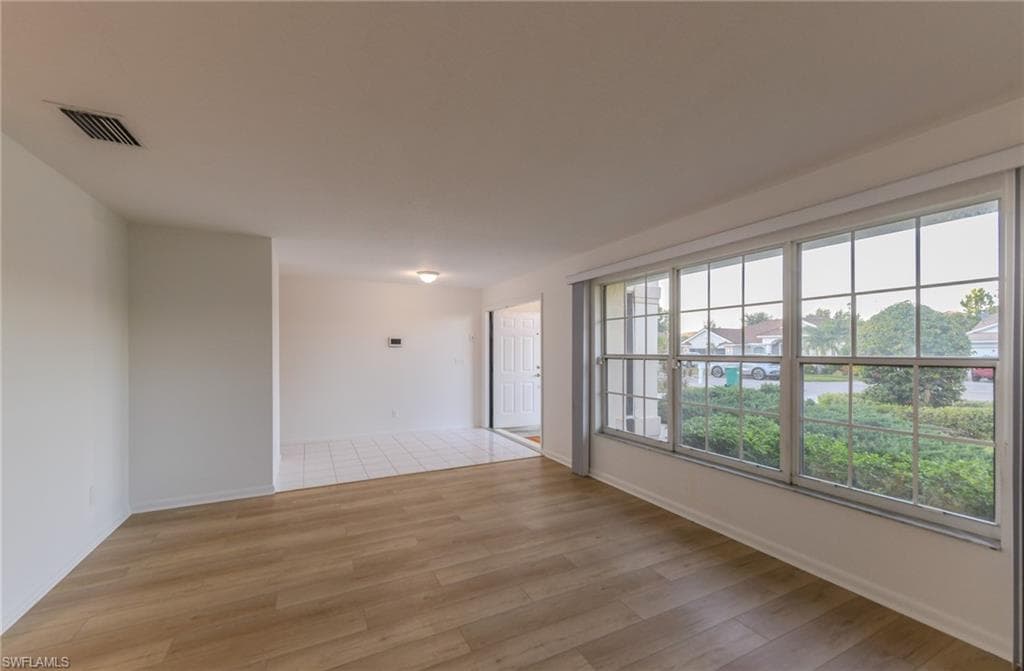 30 Wickliffe Dr, Naples, FL 34110-15