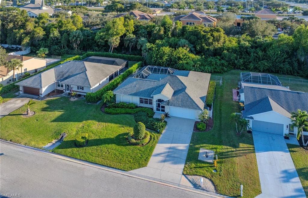 30 Wickliffe Dr, Naples, FL 34110-35