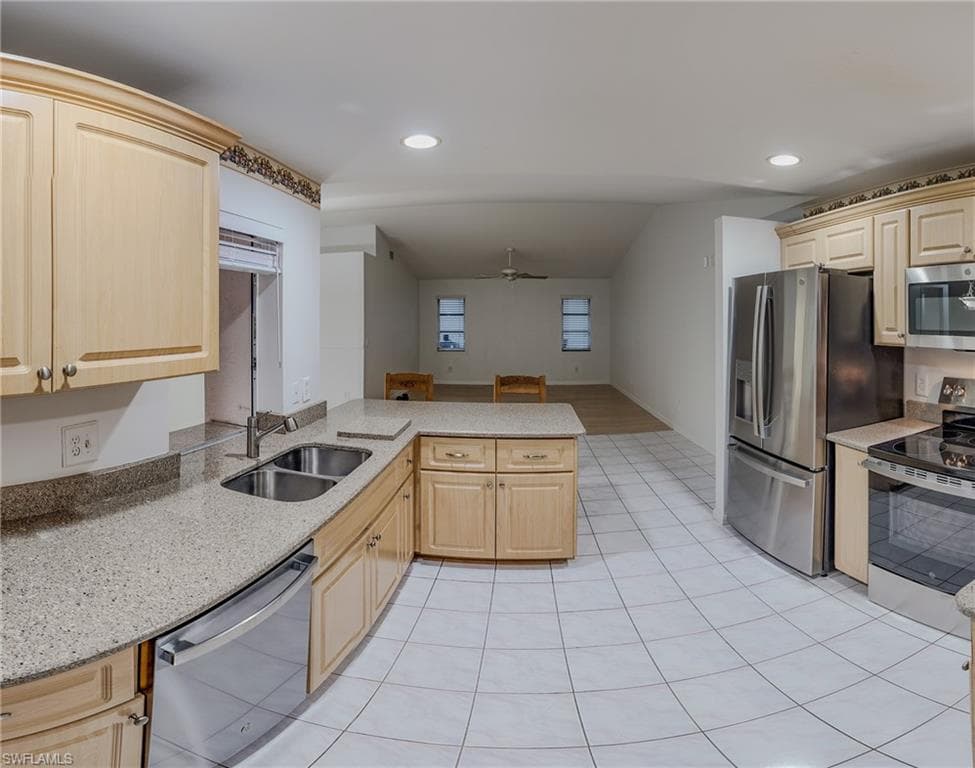 30 Wickliffe Dr, Naples, FL 34110-5