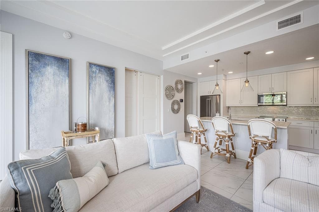 1035 3rd Ave S 414, Naples, FL 34102-8