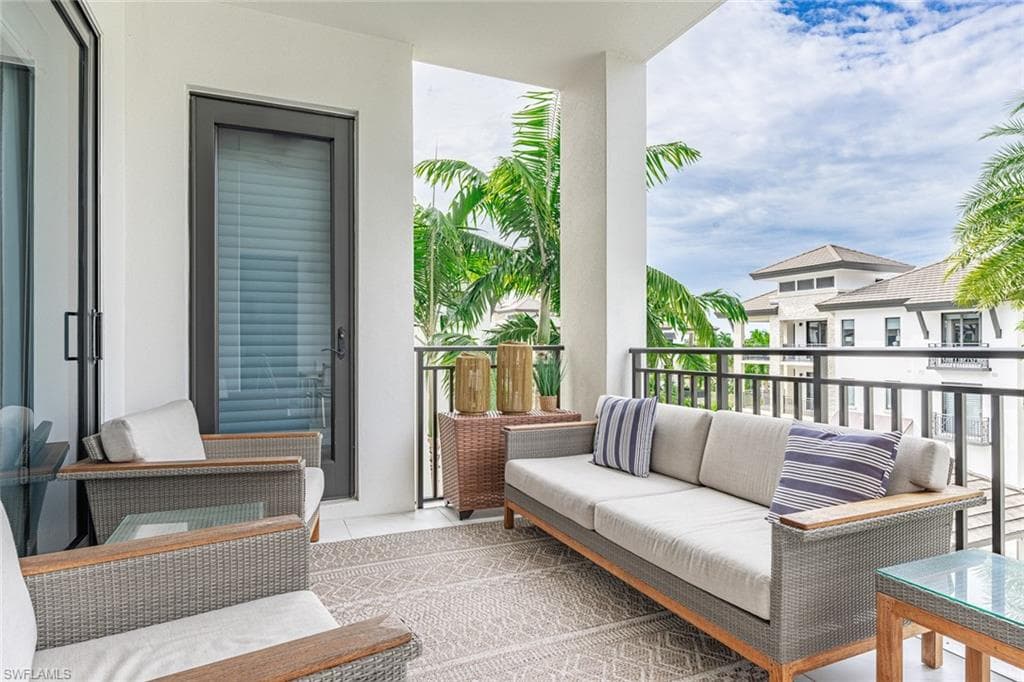 1035 3rd Ave S 414, Naples, FL 34102-24