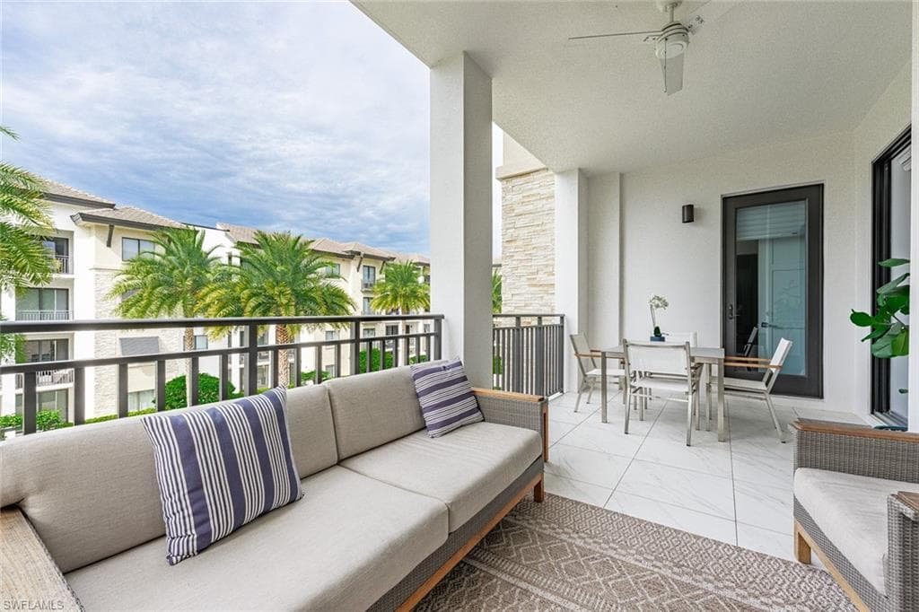 1035 3rd Ave S 414, Naples, FL 34102-25