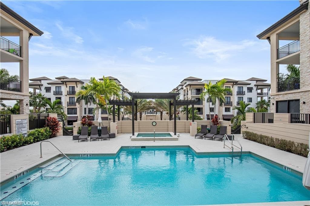 1035 3rd Ave S 414, Naples, FL 34102-28