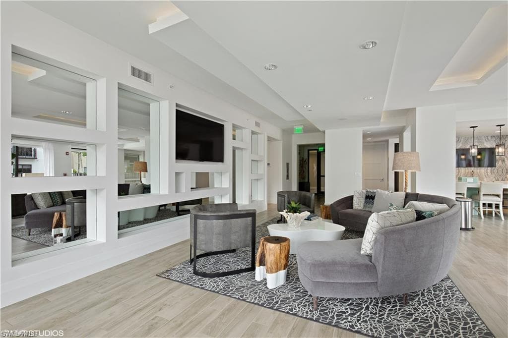 1035 3rd Ave S 414, Naples, FL 34102-31