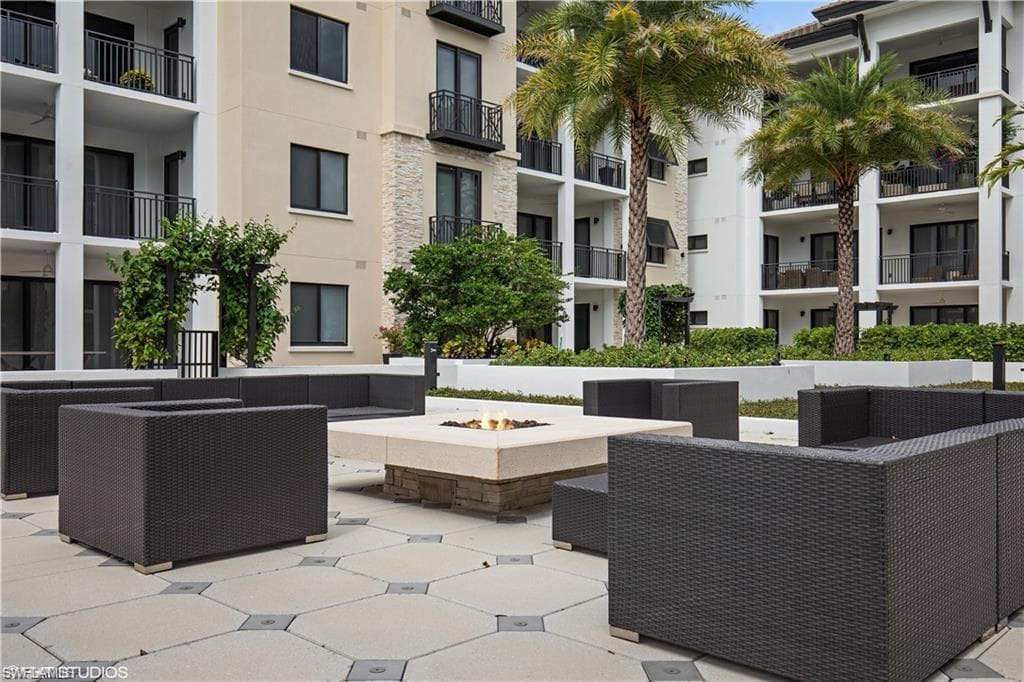 1035 3rd Ave S 414, Naples, FL 34102-34