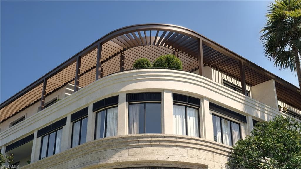 936 5th Ave S 303, Naples, FL 34102-2