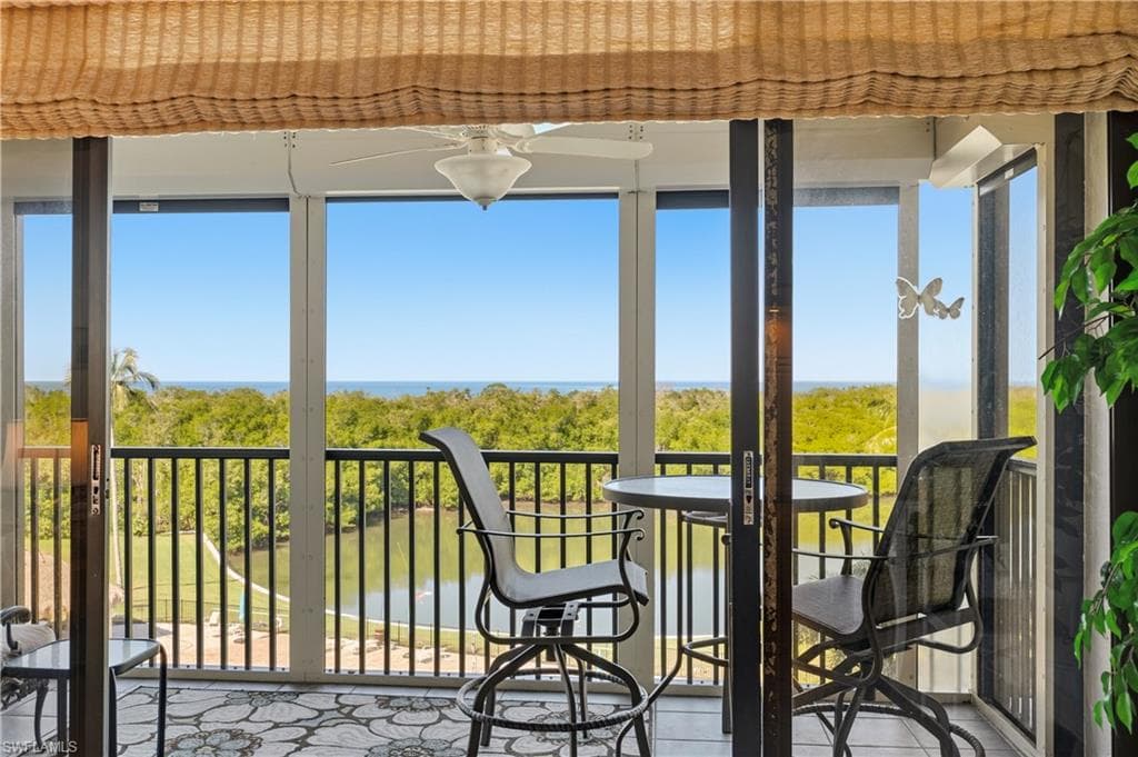 11 Bluebill Ave 404, Naples, FL 34108-8