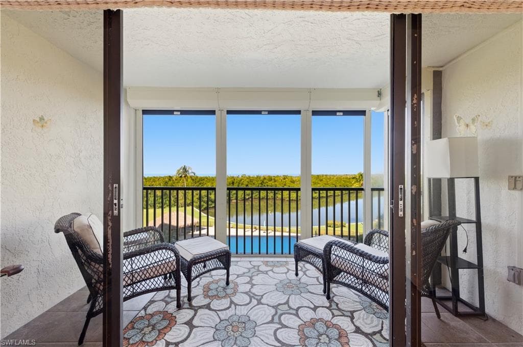 11 Bluebill Ave 404, Naples, FL 34108-9