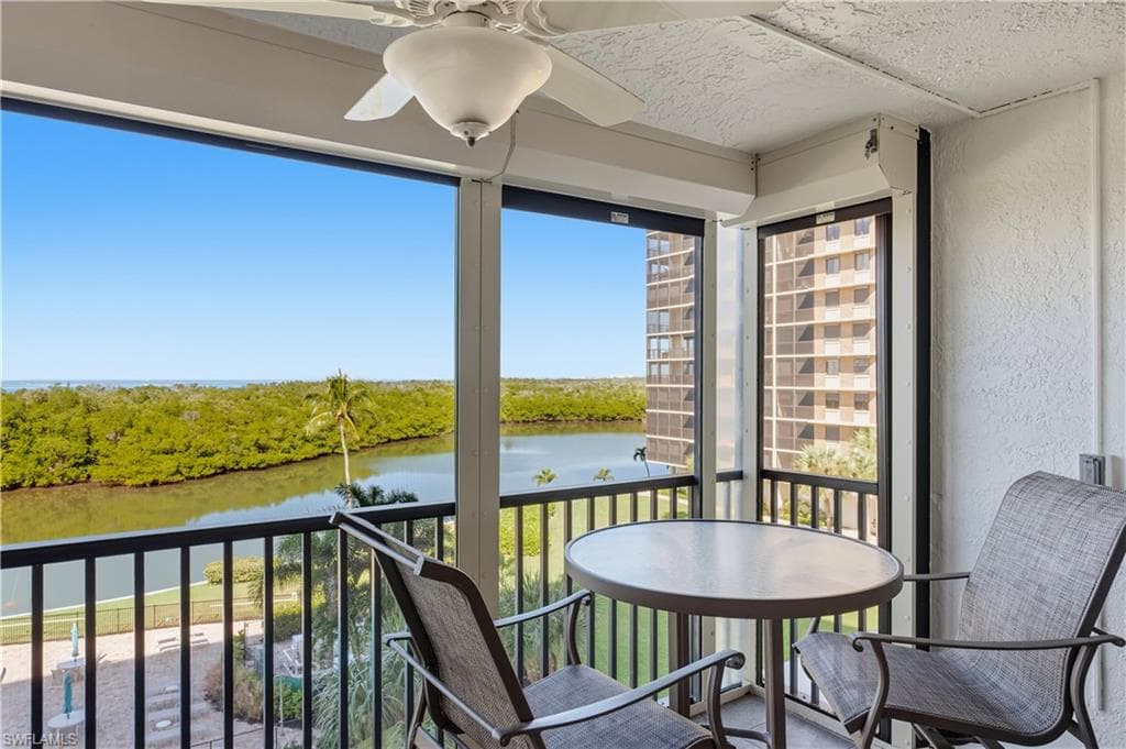 11 Bluebill Ave 404, Naples, FL 34108-12