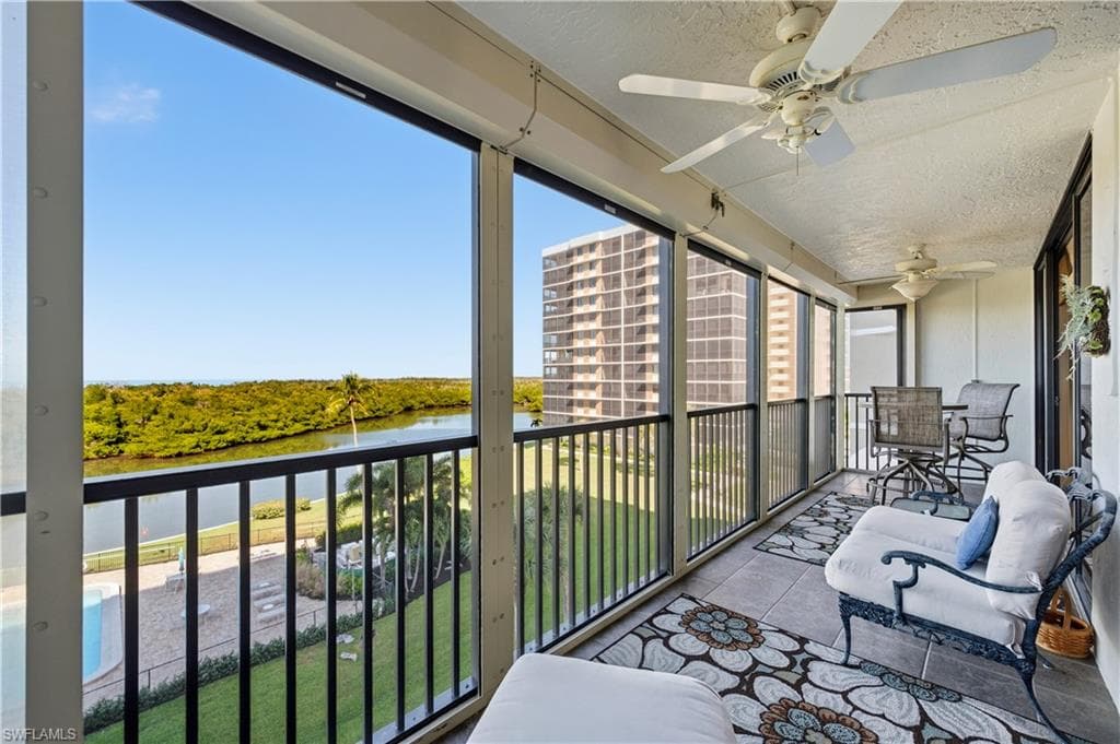 11 Bluebill Ave 404, Naples, FL 34108-13