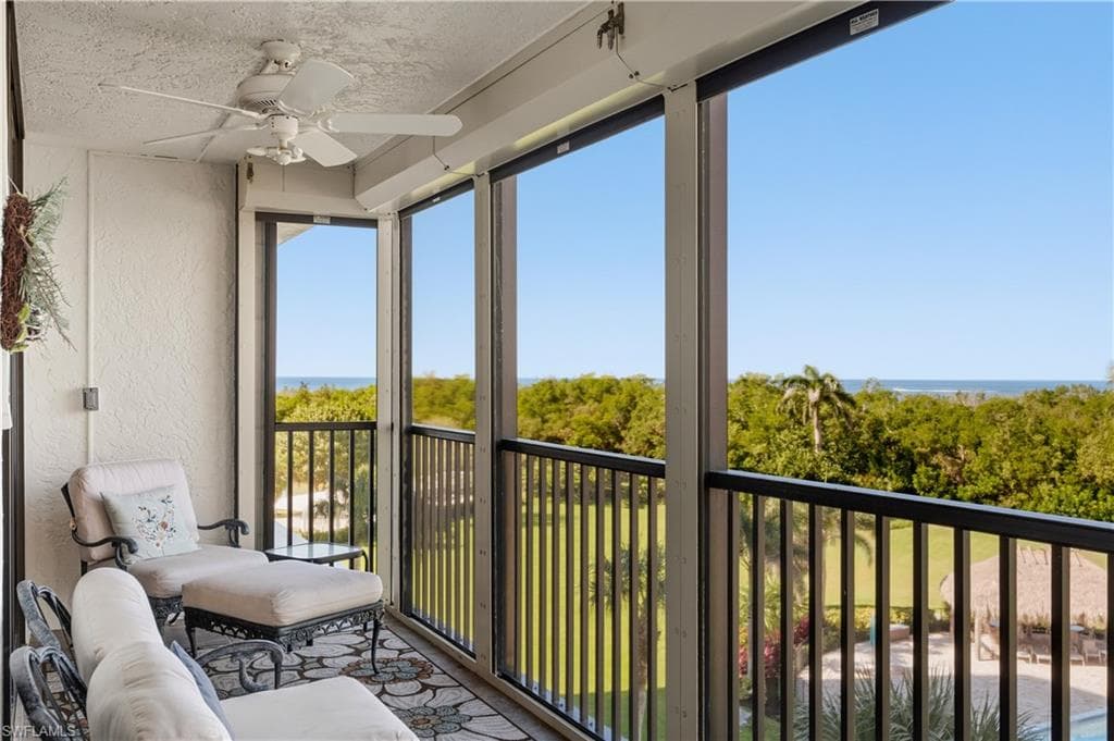 11 Bluebill Ave 404, Naples, FL 34108-14