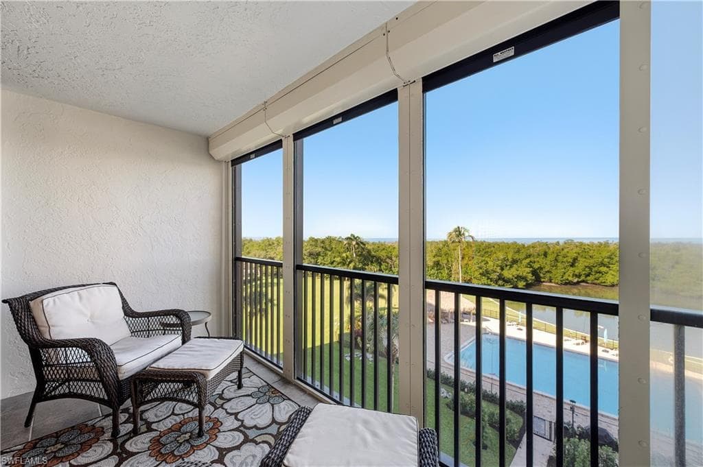 11 Bluebill Ave 404, Naples, FL 34108-15