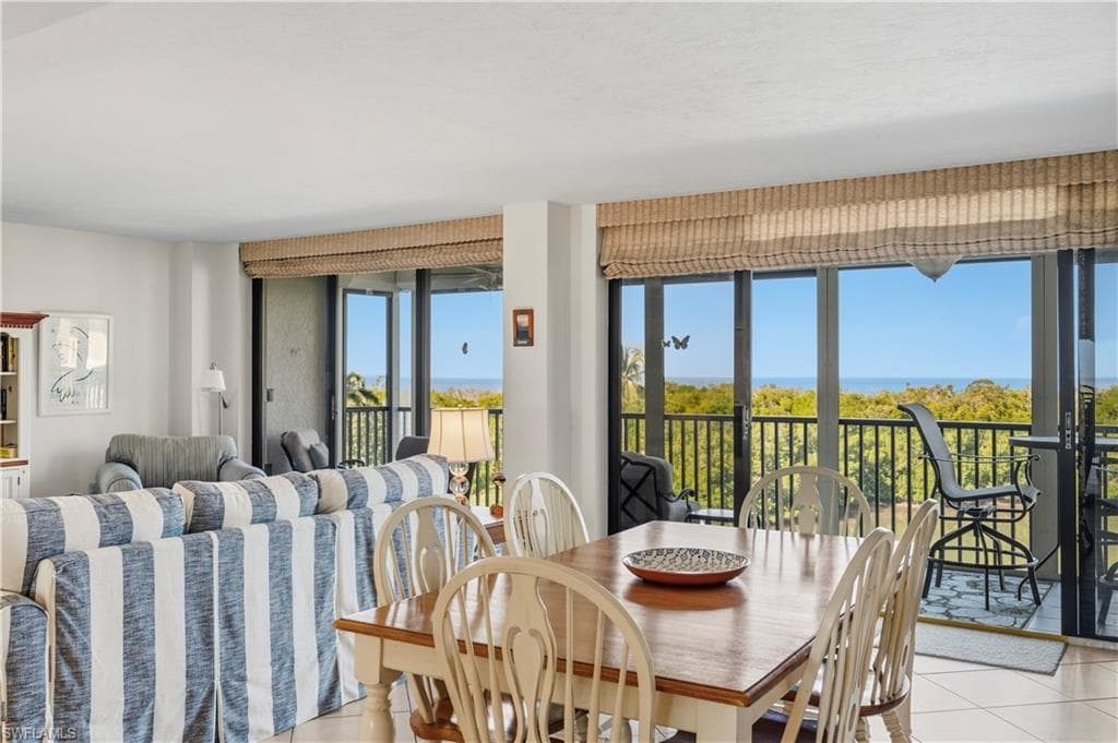 11 Bluebill Ave 404, Naples, FL 34108-16