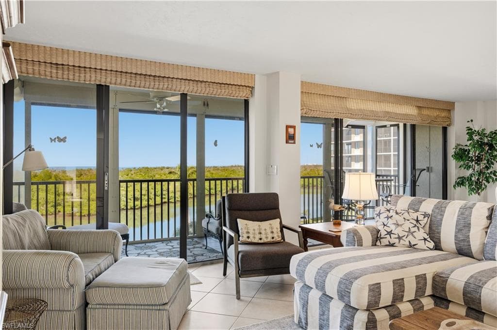 11 Bluebill Ave 404, Naples, FL 34108-17