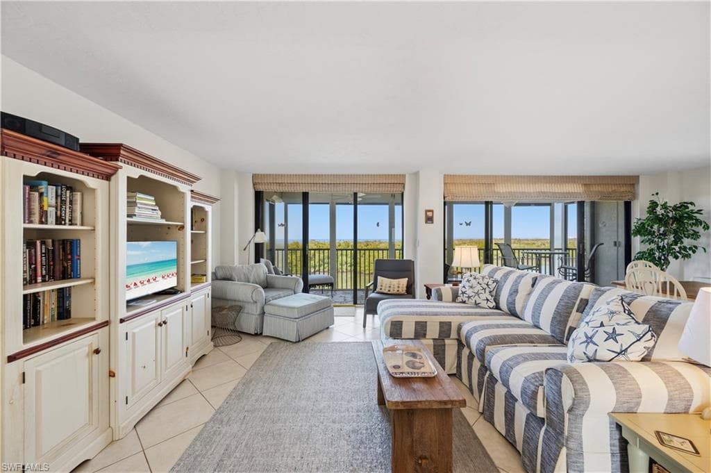 11 Bluebill Ave 404, Naples, FL 34108-20