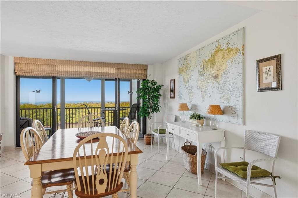 11 Bluebill Ave 404, Naples, FL 34108-21