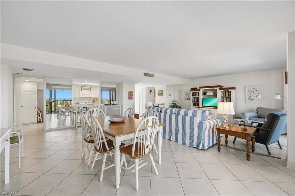 11 Bluebill Ave 404, Naples, FL 34108-22