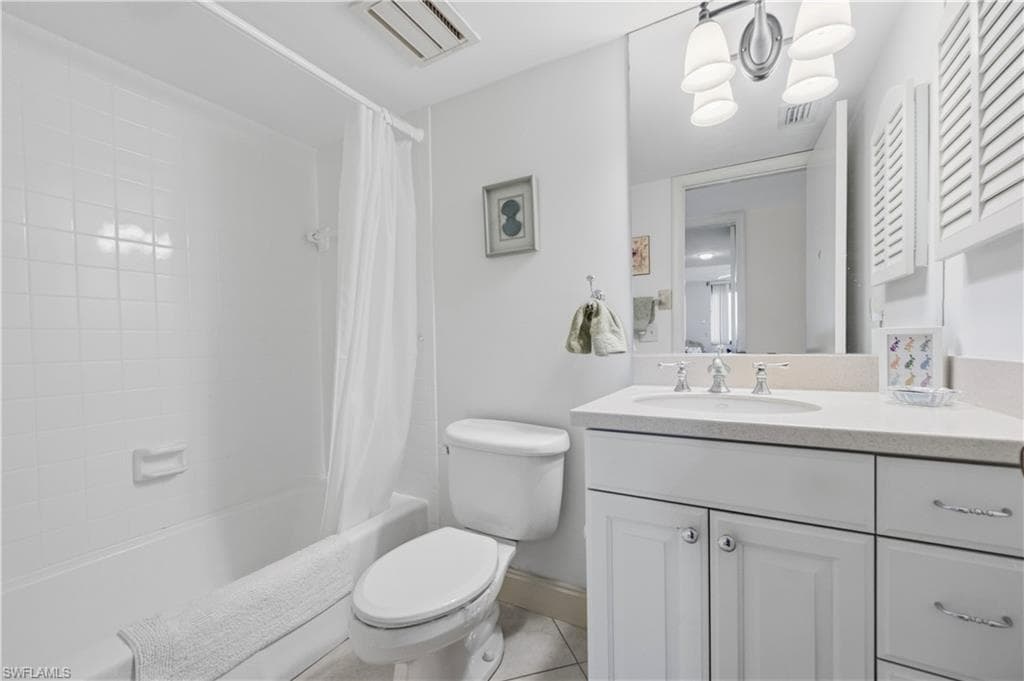 11 Bluebill Ave 404, Naples, FL 34108-30