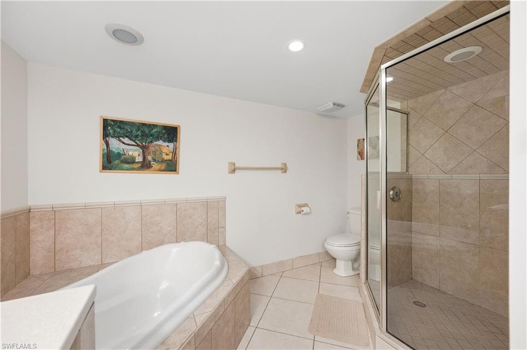 11 Bluebill Ave 404, Naples, FL 34108-32