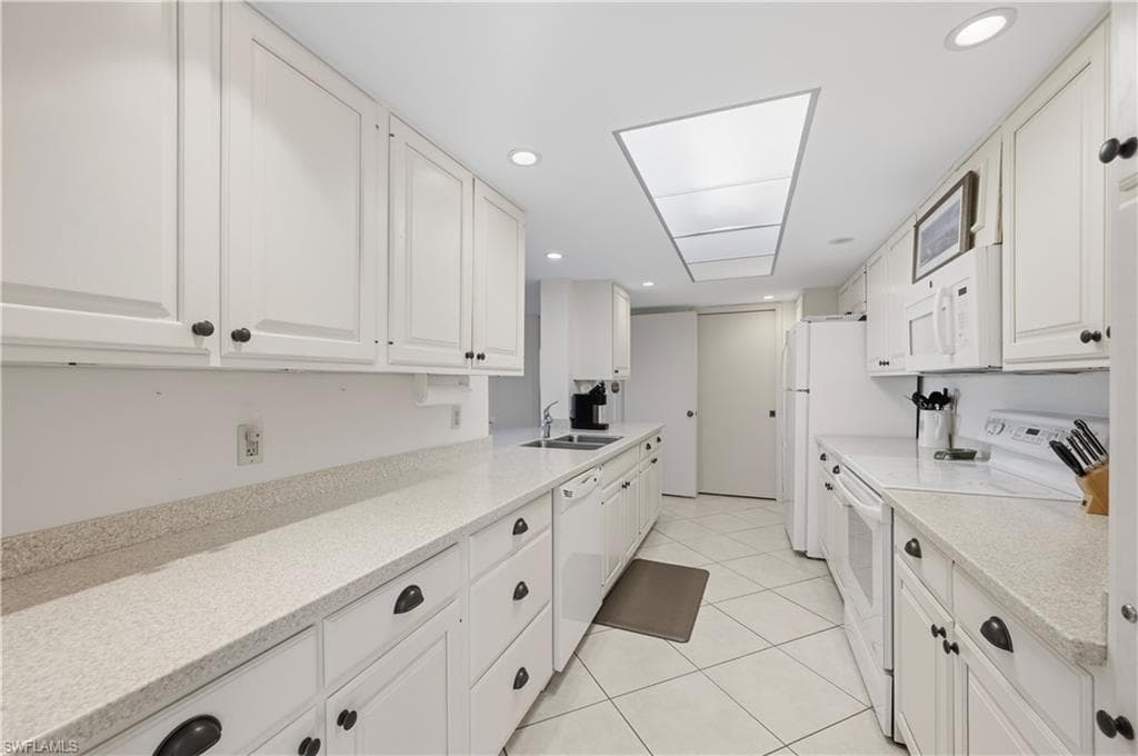 11 Bluebill Ave 404, Naples, FL 34108-33