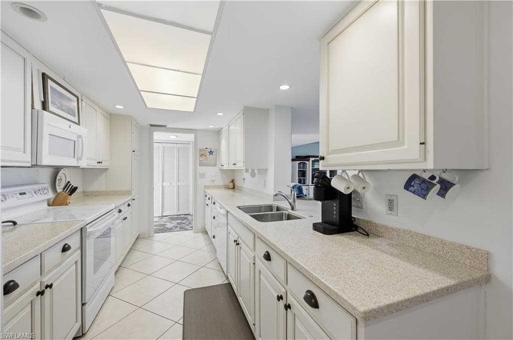 11 Bluebill Ave 404, Naples, FL 34108-34